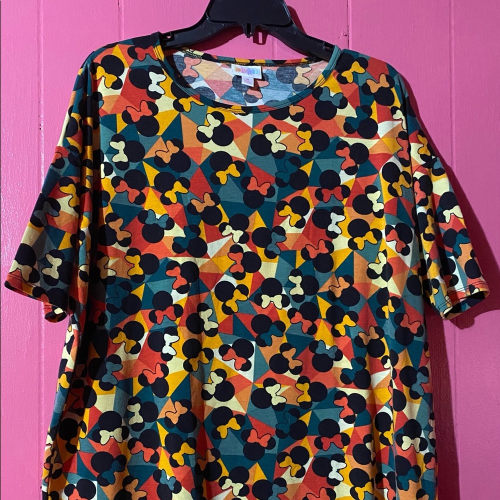 LulaRoe disney Minnie Mouse short sleeve top.